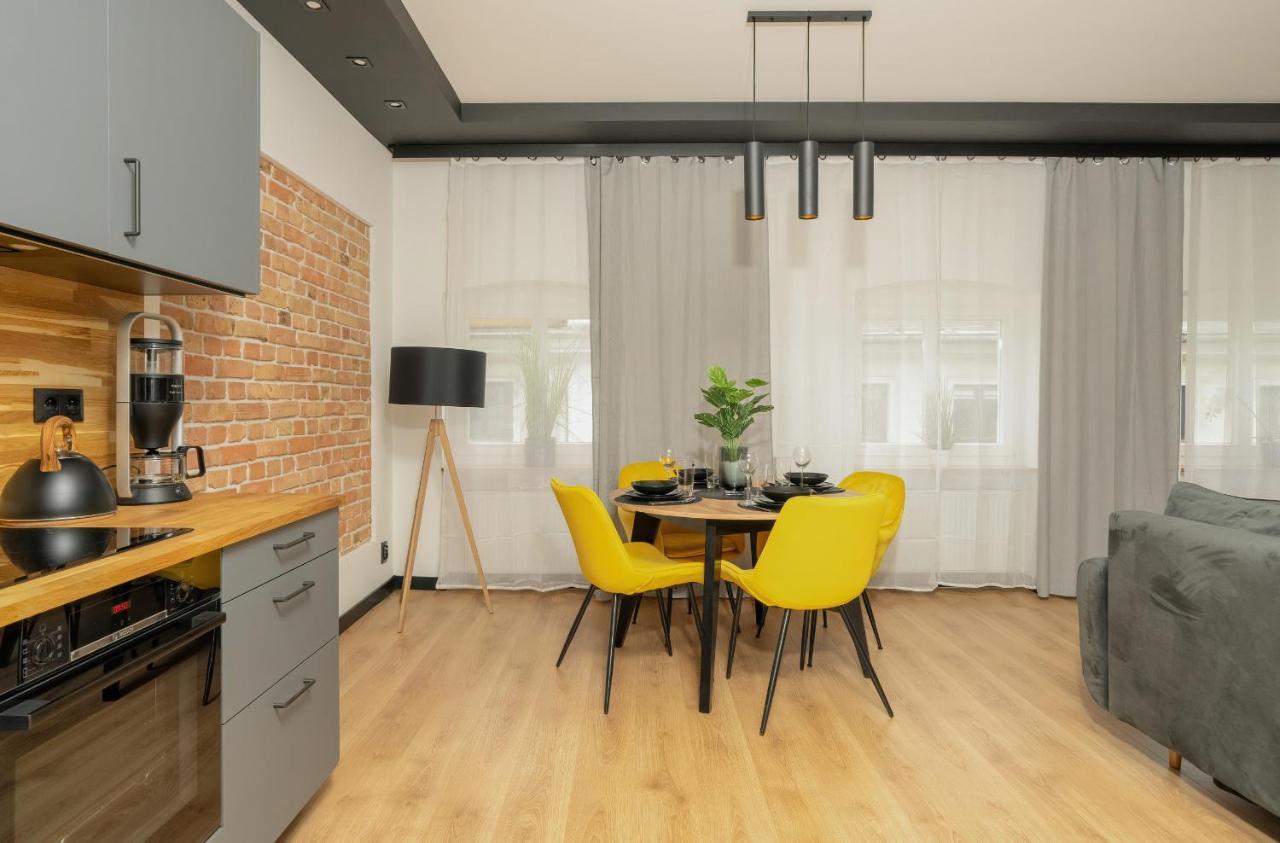 Komeda Apartment Hidden In Poznan Old Town By Noclegi Renters Dış mekan fotoğraf